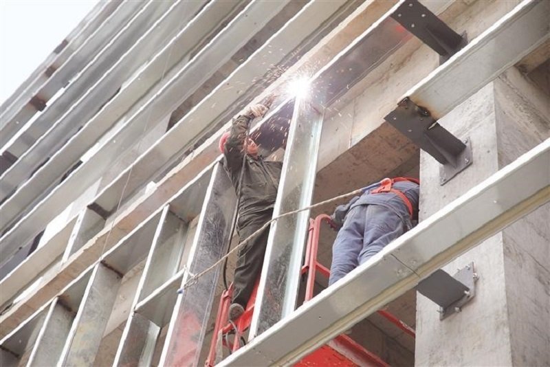 　　項(xiàng)目現(xiàn)場(chǎng)施工忙。 貴州日?qǐng)?bào)天眼新聞?dòng)浾?楊曦 攝